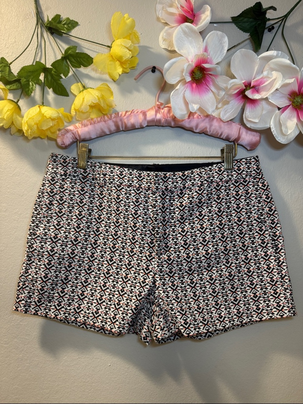 WOMEN’S CAKE SHORTS
